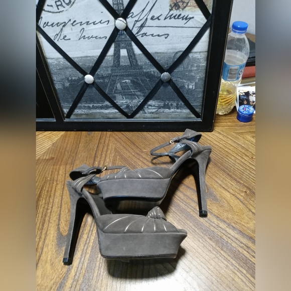 Authentic Gucci Olive Green Sling Back Sandals - Picture 11 of 16